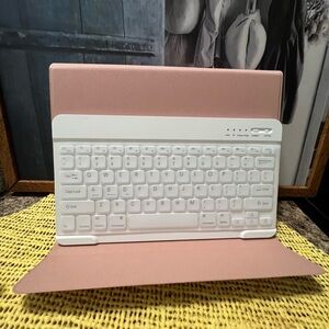 Wireless White Keyboard with Pink Case